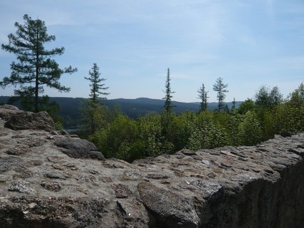 FOTKA - V lesch u hradu Landtejn naleznete vojensk bunkry