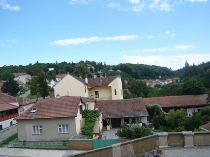 FOTKA - Ktiny naleznete v malebnm lesnatm dol