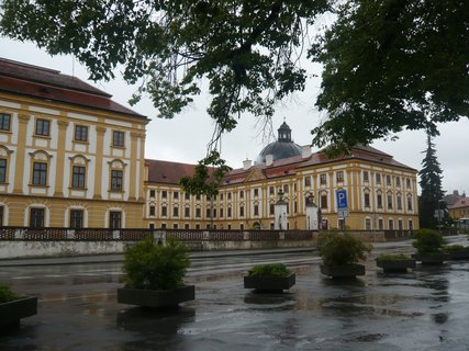 FOTKA - Jaromice nad Rokytnou se sochami na most