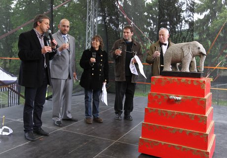 FOTKA - Zkladn kmen novho slonince poloen!