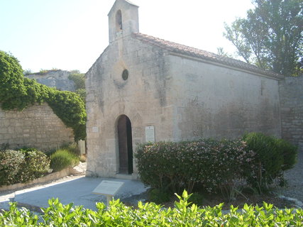 FOTKA - Stpky z Provence - msto a hrad Les Baux-de-Provence