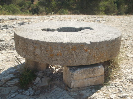 FOTKA - Stpky z Provence - msto a hrad Les Baux-de-Provence