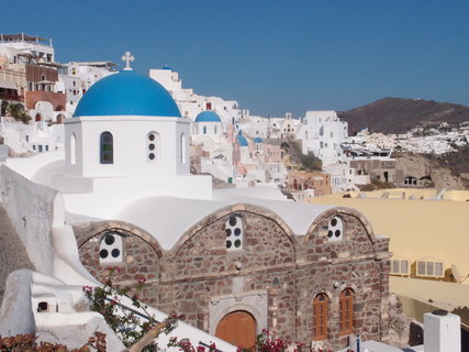 FOTKA - Santorini  ostrov blch kostel s modrmi stechami