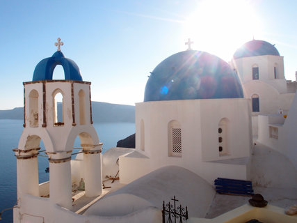 FOTKA - Santorini  ostrov blch kostel s modrmi stechami