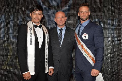 FOTKA - esk vtz Mue roku zabodoval na Mister International!