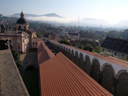 FOTKA - Koncerty a divadeln pedstaven pod irm nebem na zmku v Dn