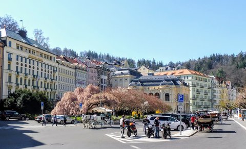 FOTKA - Toulky jarn prodou  Karlovy Vary