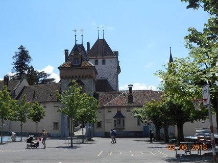 FOTKA - Prohldka jezernho hradu Oberhofen a plavba do Spiezu