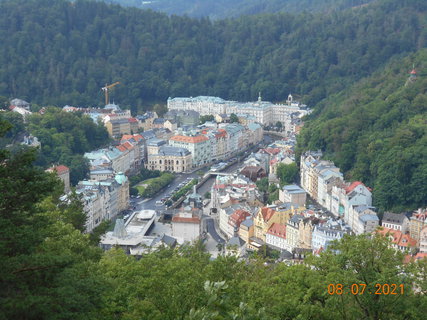 FOTKA - Prochzka s vhledy na Karlovy Vary