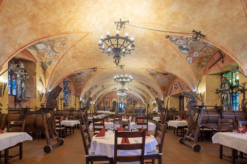 FOTKA - PYTLOUN HOTELS otevela u parku Kampa novou restauraci Old Armoury Prague