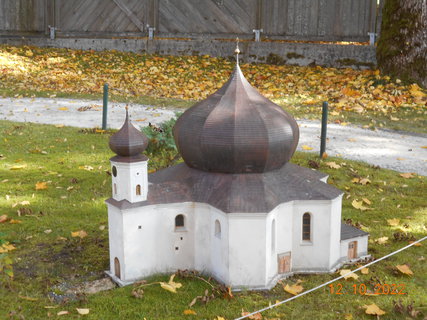 FOTKA - Prochzka podzimnm lesem s vhledy na Marinsk Lzn