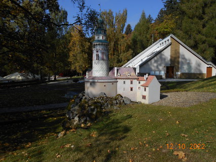 FOTKA - Prochzka podzimnm lesem s vhledy na Marinsk Lzn