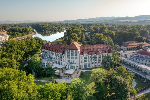 FOTKA - Vstava Alfonse Muchy pedstavuje svtoznmho male jako brilantnho fotografa