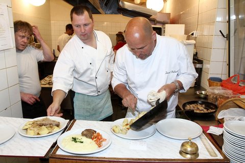 FOTKA - Ano, fe!  Restaurace U svatho Filipa a Jakuba, Praha